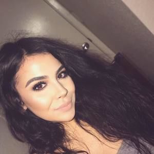 Meet your Posher, Yesenia